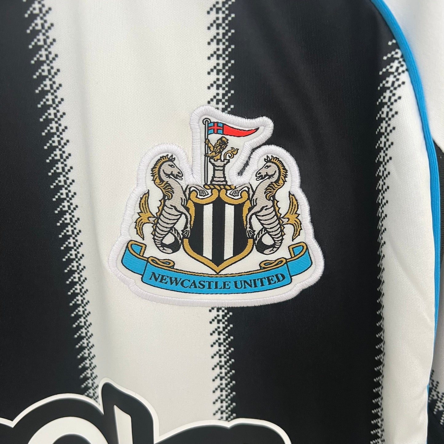 Newcastle 2025/26 (Primera equipación)