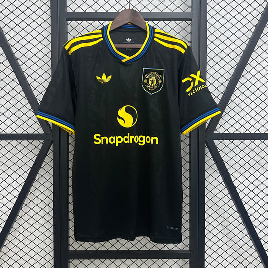 Manchester United 2025/26 (Tercera equipación)